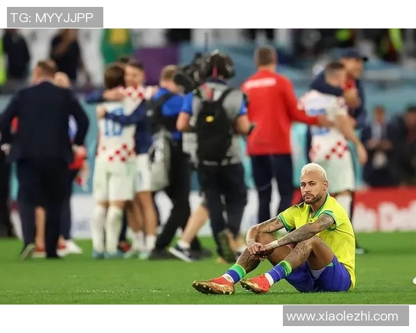 足球明星首秀不幸受伤严重断腿引发球迷热议与担忧