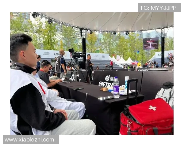 成都篮球队在大师赛积分榜上以63分稳居第一名展现强劲实力 成都篮球队在大师赛积分榜上以63分稳居第一名展现强劲实力