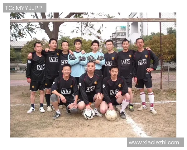 足球明星与著名球队合影留念展现荣耀与团结的瞬间 足球明星与著名球队合影留念展现荣耀与团结的瞬间